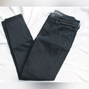 Universal Thread Size 6/28R Highest Rise Sonny Black Jeans